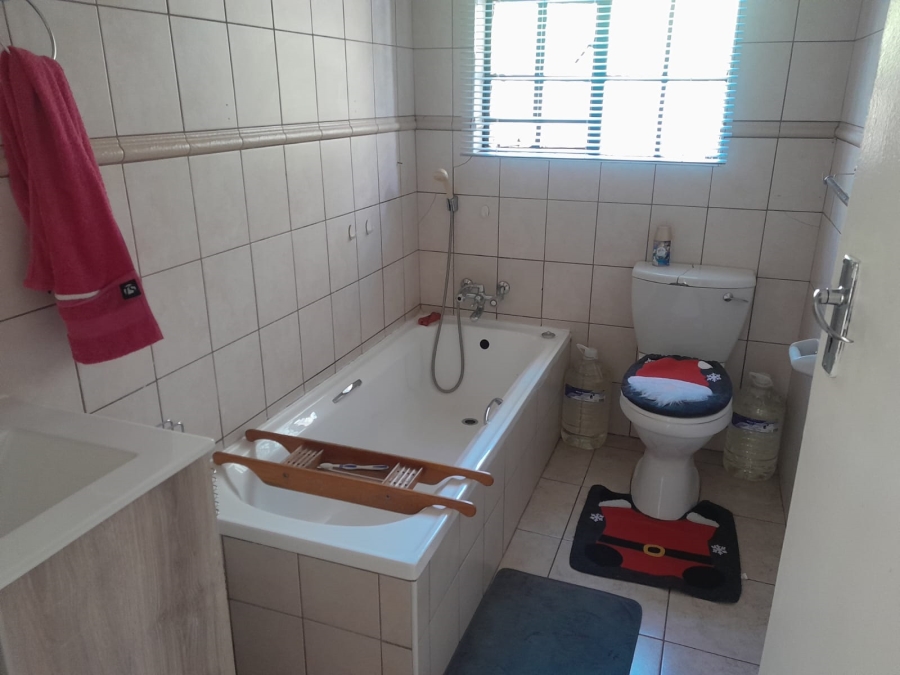 3 Bedroom Property for Sale in Safari Gardens North West